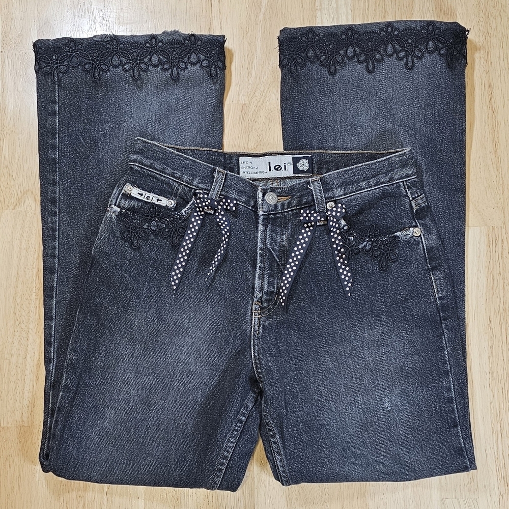 L.E.I. Flare Jeans